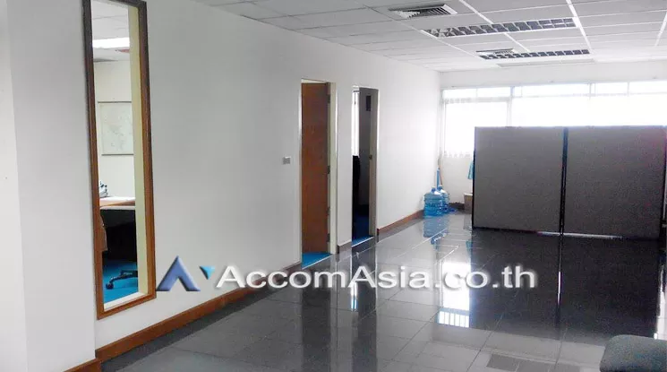  1  Office Space For Rent in Charoen Nakhon ,Bangkok BTS Wongwian Yai at Thai Virawat Building AA13351